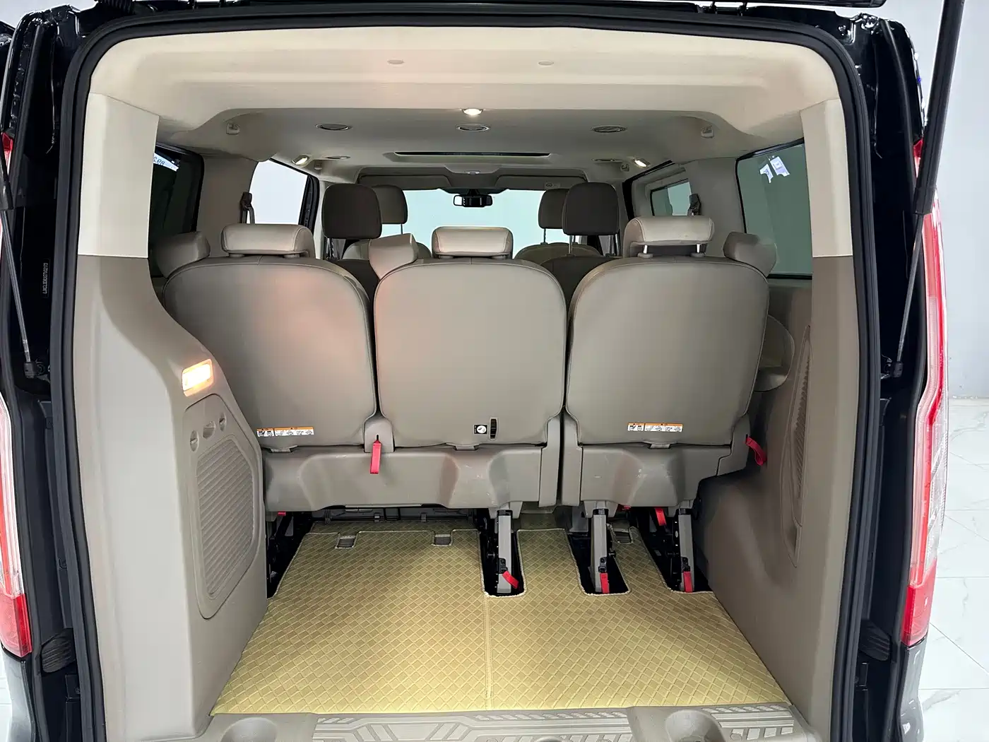Ford Tourneo 2016 2.0T Manual Elite Edition фото 12