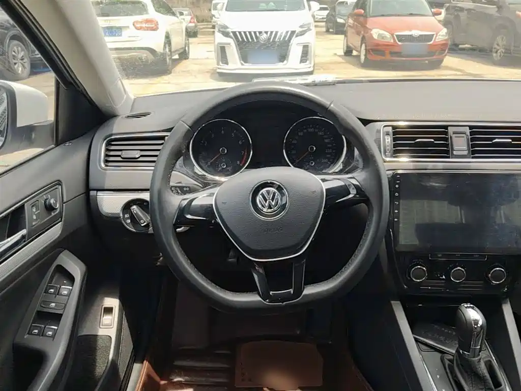 Volkswagen Sagitar 2016 230TSI 25th Anniversary Edition фото 11