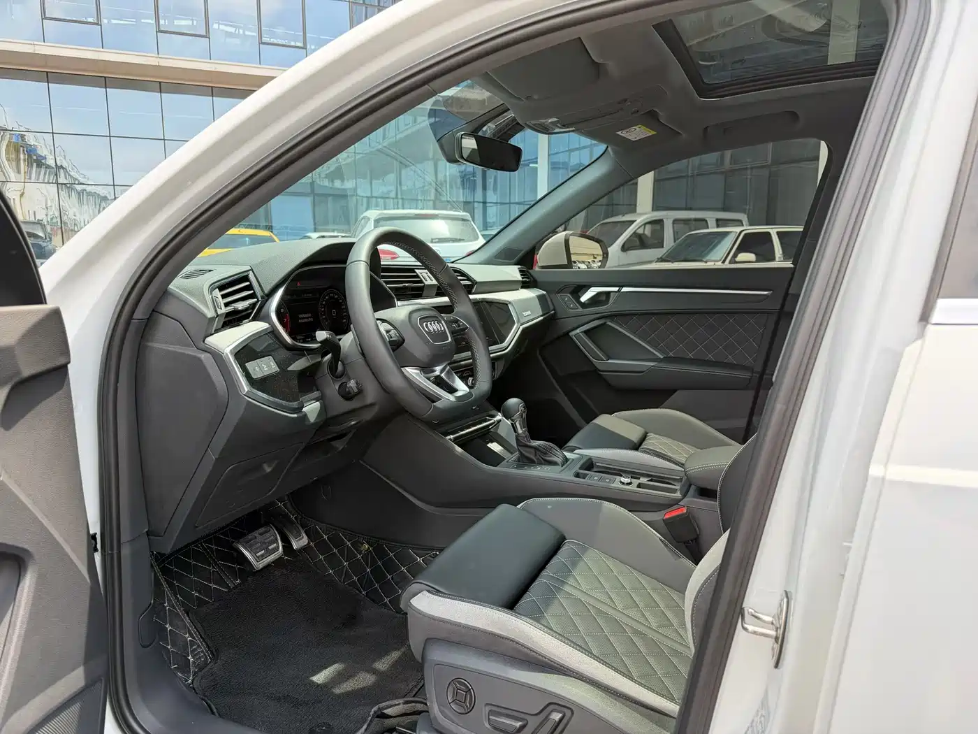 Audi Q3 2024 35 TFSI Fashion Sport фото 4