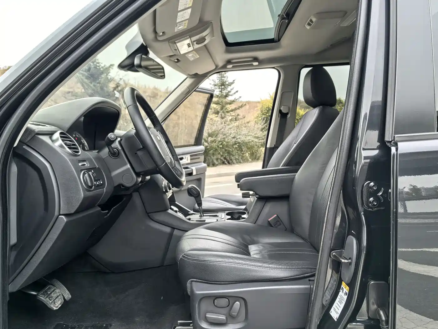 Land Rover Discovery 2011 3.0 SDV6 HSE Diesel фото 8