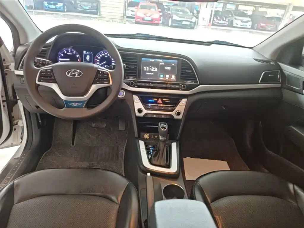 Hyundai Elantra 2016 Model 1.6L Automatic Smart Elite фото 10