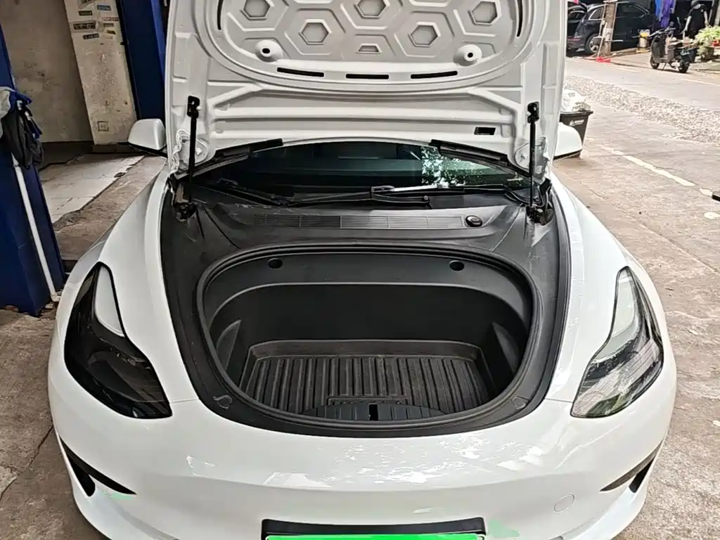 Фото 20 - Tesla Model 3