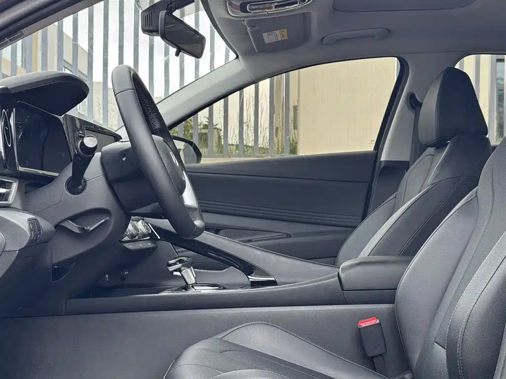 Hyundai Elantra 2023 1.5L CVT GLX Elite Edition фото 4