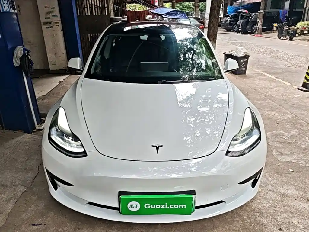 Фото 3 - Tesla Model 3