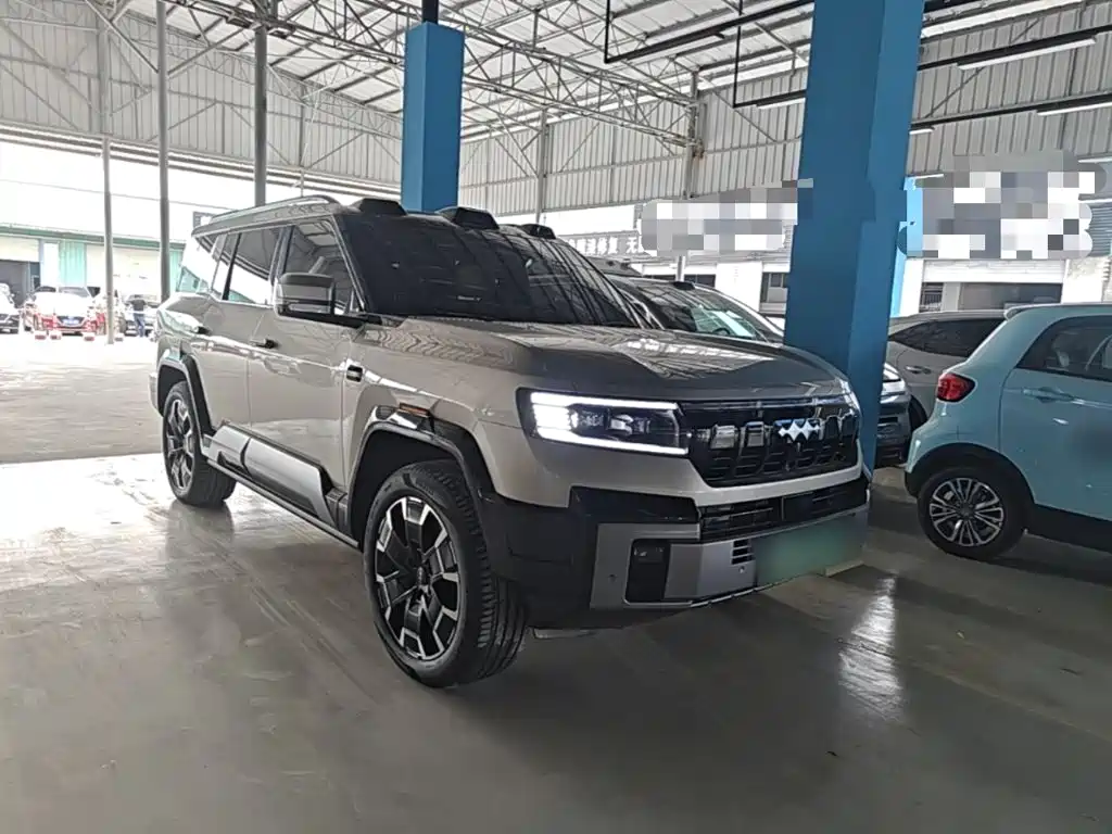 Fang Cheng Bao Leopard 8 2024 2025 Zhiyong Flagship 6-Seater
