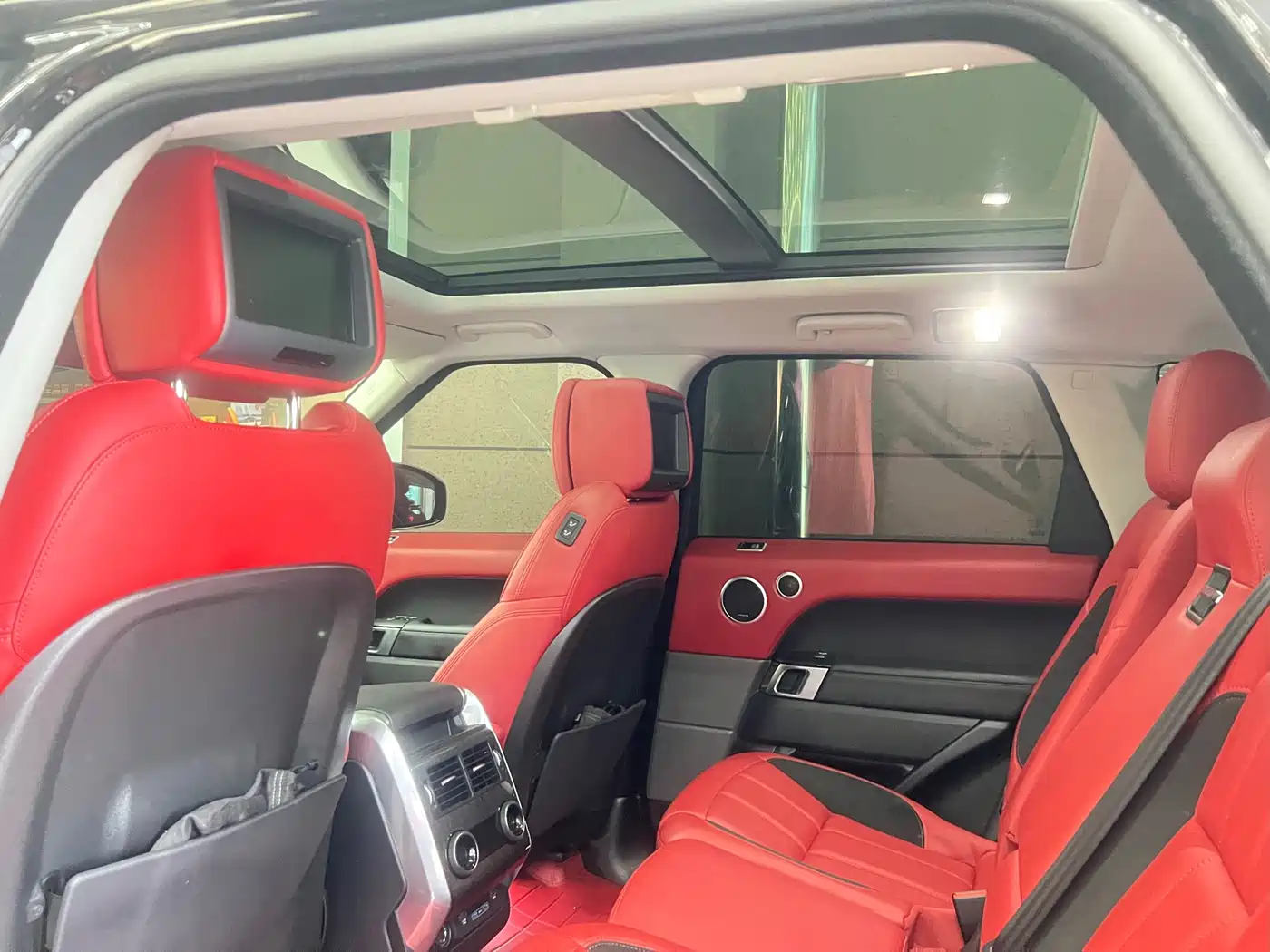 Land Rover Range Rover Sport 2022 3.0 L6 Gloss Black Edition фото 11