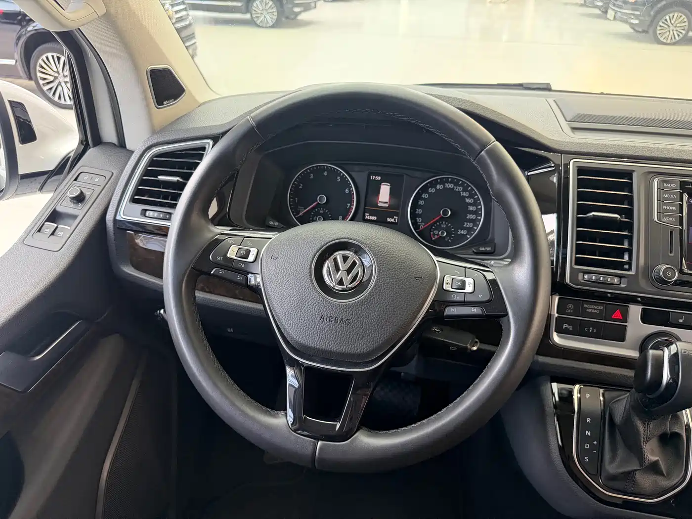 Volkswagen Multivan 2019 2019 2.0TSI 4WD Premium 7-seater
