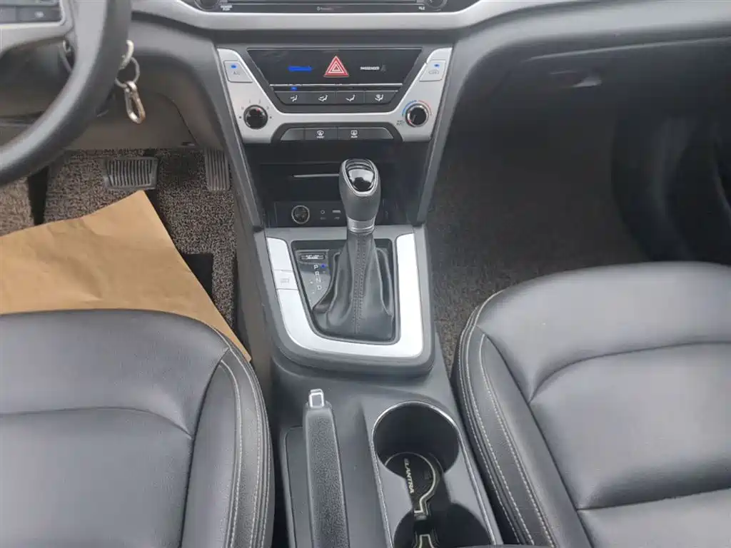 Hyundai Elantra 2016 Model 1.6L Automatic Smart Elite фото 14