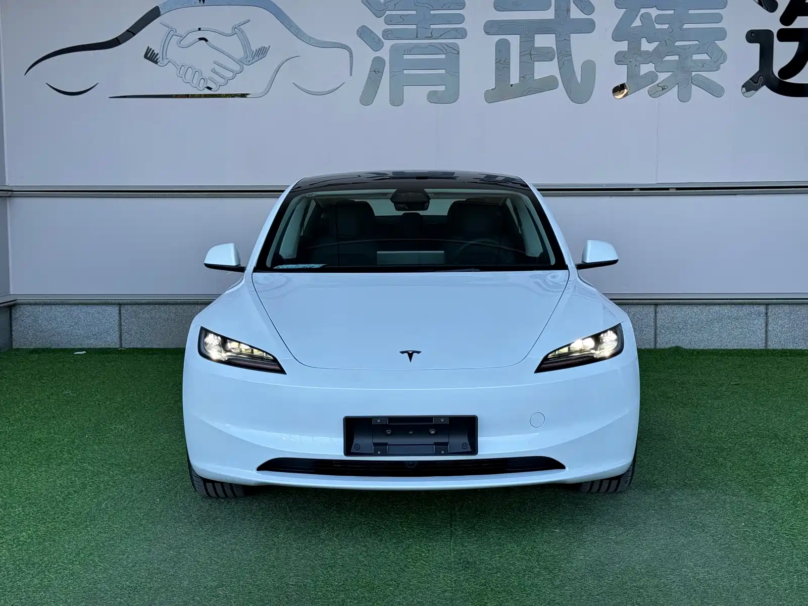 Фото 3 - Tesla Model 3