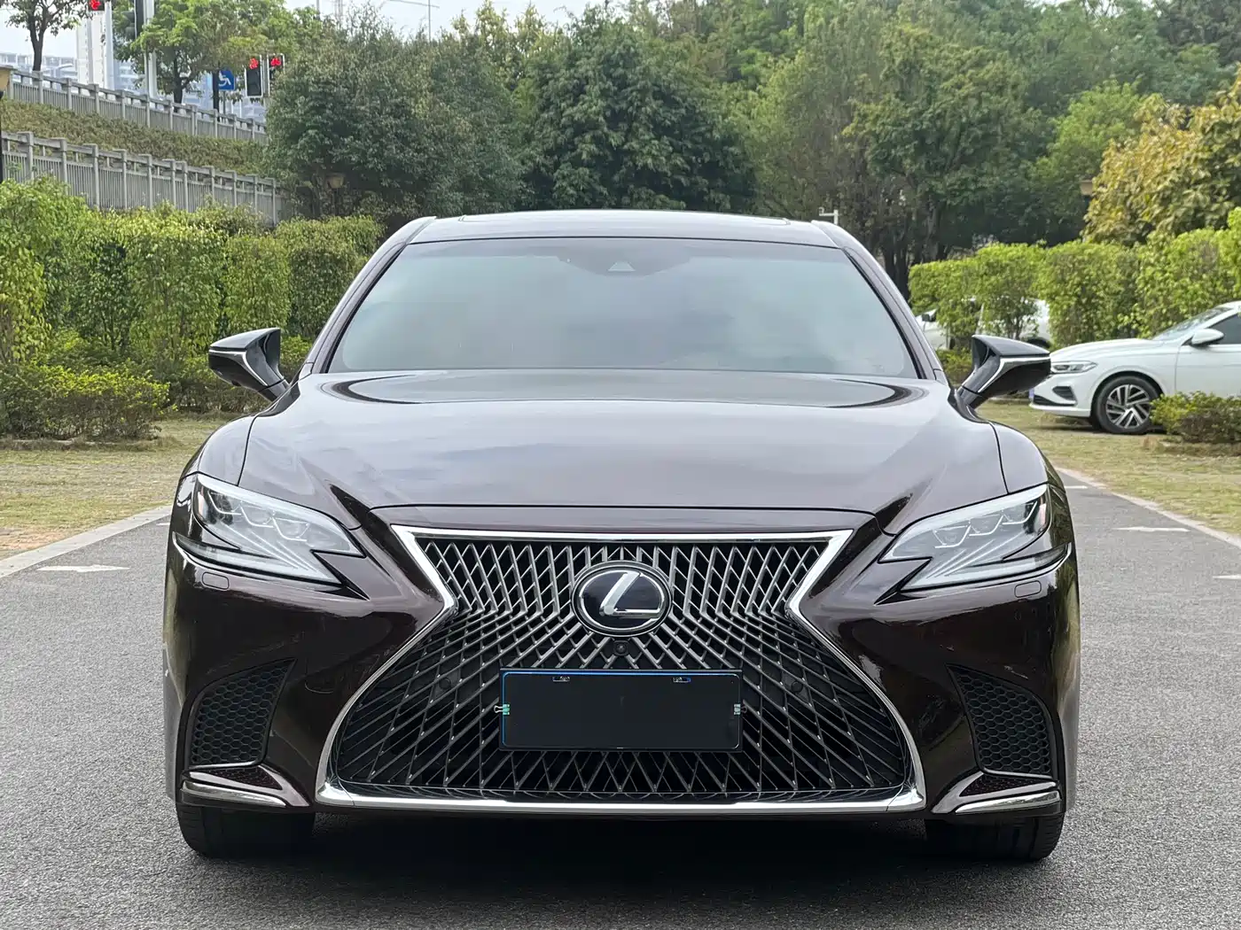 Lexus LS 2018 500h Executive Edition China V фото 2