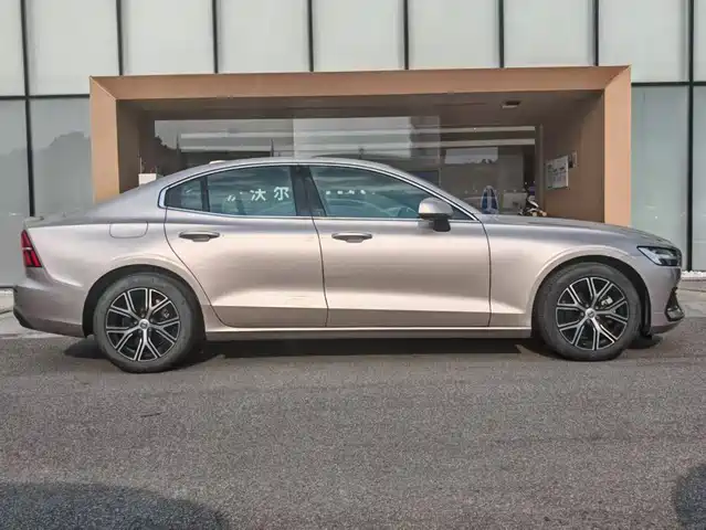 Volvo S60 2024 B4 Elegance Luxury Edition — фото 5