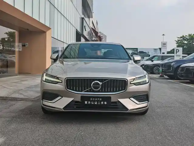 Volvo S60 2024 B4 Elegance Luxury Edition — фото 2