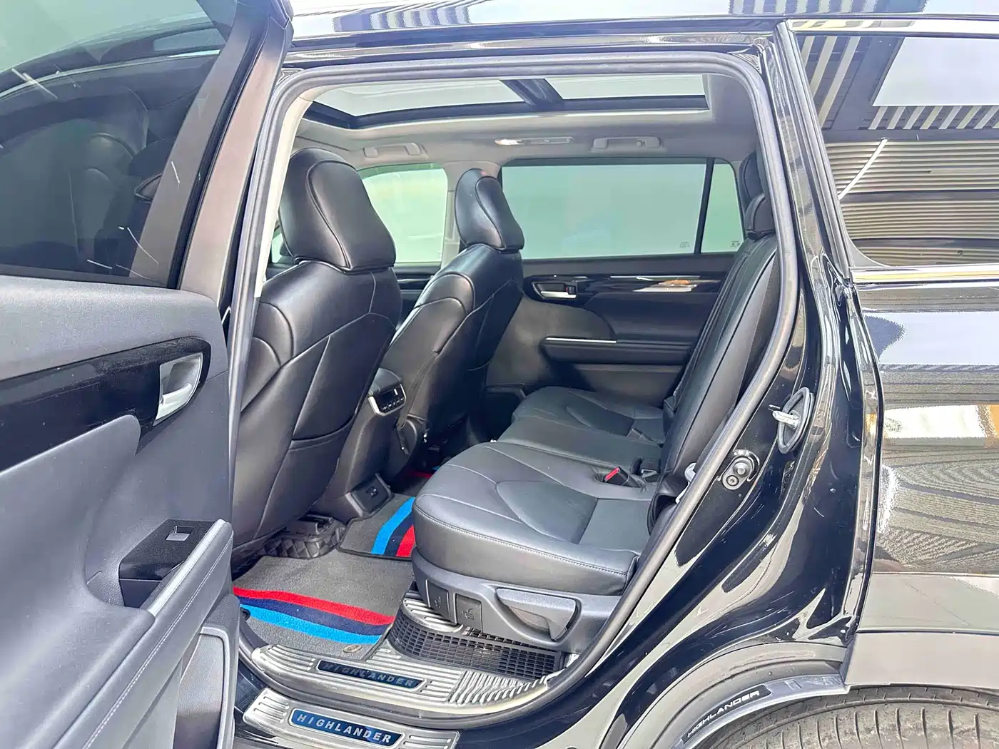Toyota Highlander 2022 Model Dual Engine 2.5L 4WD Premium Edition 7-Seater фото 9