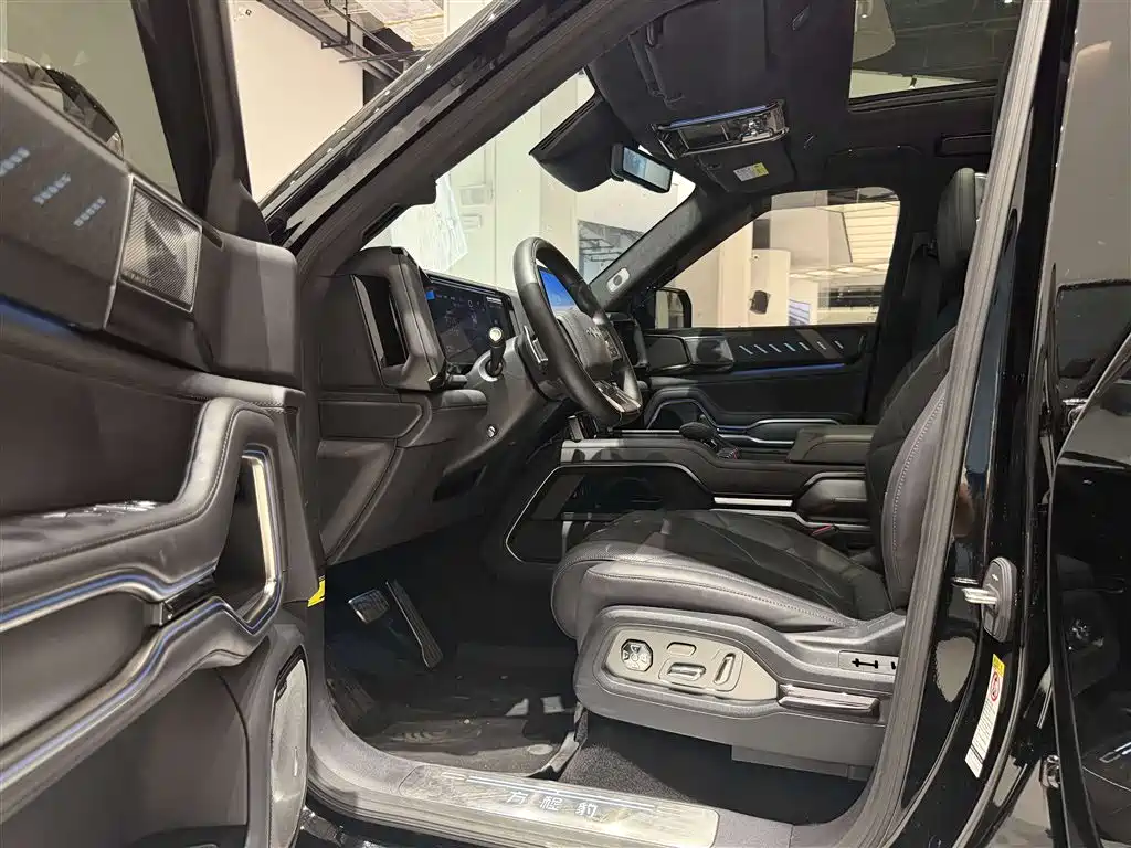 Fang Cheng Bao Leopard 8 2025 2025 Zhiyong Flagship 6-Seater