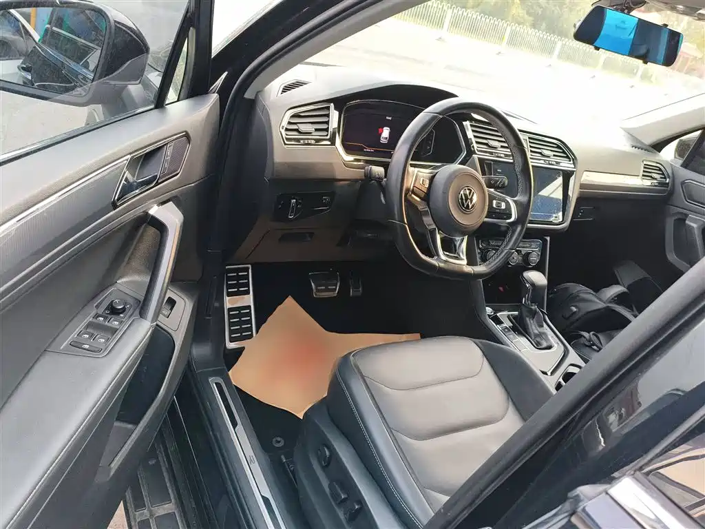 Volkswagen Tiguan L 2021 330TSI Automatic 2WD R-Line Premium фото 13