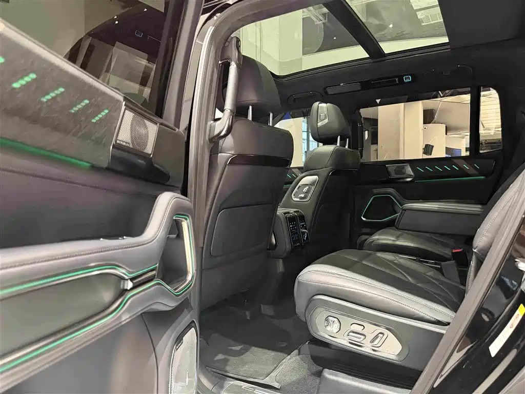 Fang Cheng Bao Leopard 8 2025 2025 Zhiyong Flagship 6-Seater