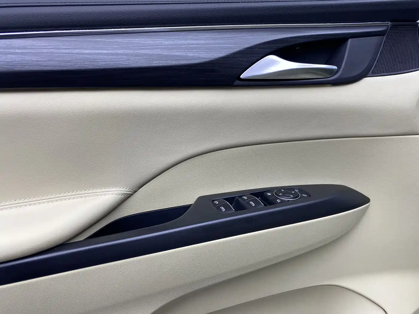 Buick GL8 2023 ES Landmaster Luxury фото 15