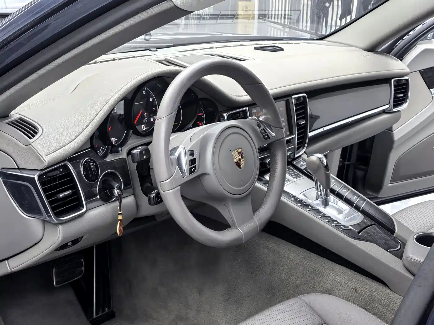 Porsche Panamera 2013 Panamera 4 Platinum Edition 3.6L фото 8