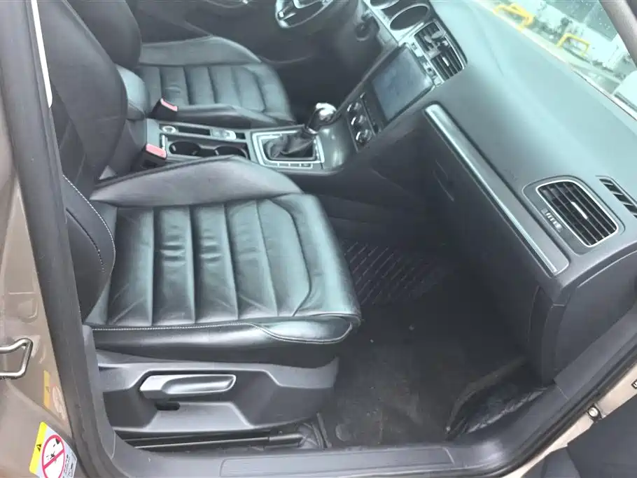 Volkswagen Golf 2015 1.4TSI Automatic Luxury фото 8