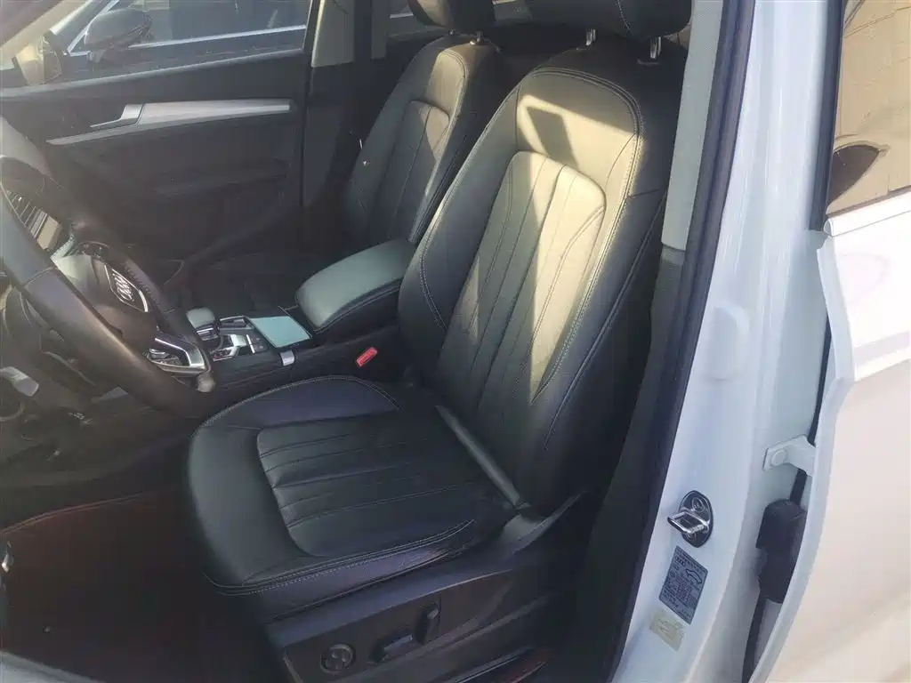 Audi Q5L 2020 Facelift 40 TFSI Honor Fashion фото 12