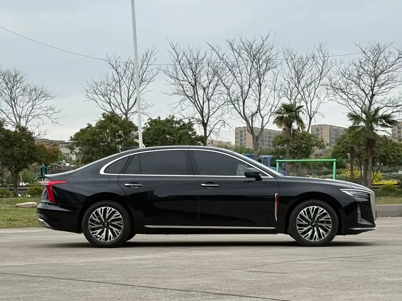 Hongqi H5 2025 2.0T Automatic Flag Celebration 500,000 Units Anniversary Edition фото 4