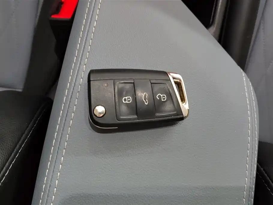 Volkswagen Lavida 2023 Facelift 1.5L Automatic 5 Million Edition фото 13