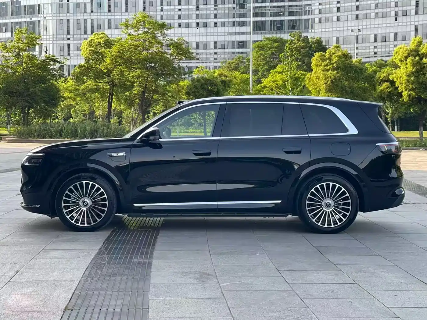 AITO Wenjie AITO M8 2025 Extended Range Ultra 53.4kWh 6-Seater фото 8