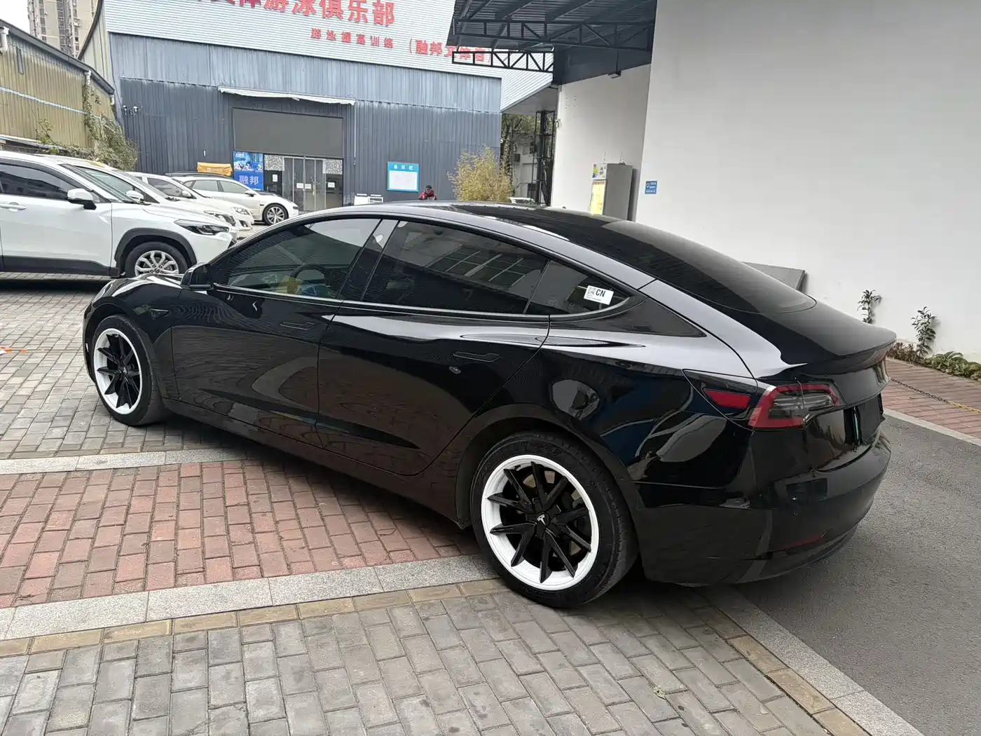 TESLA MODEL 3