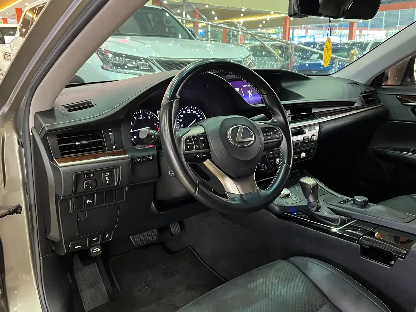 Lexus ES 2015 250 Elegance Edition фото 7