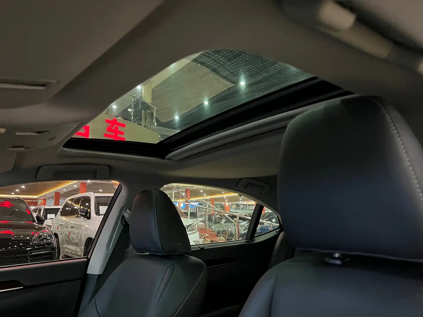 Lexus ES 2015 250 Elegance Edition фото 15