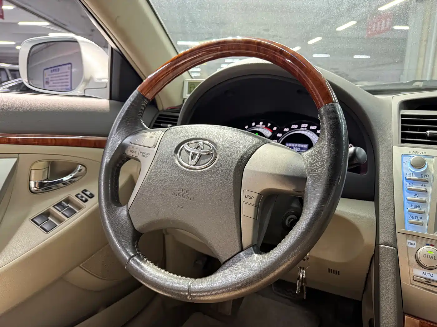 Фото 11 - Toyota Camry
