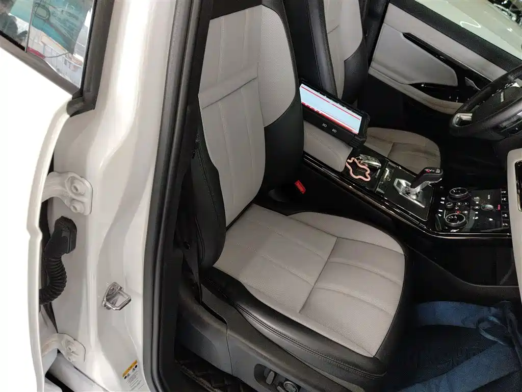 Land Rover Range Rover Evoque 2020 249PS R-DYNAMIC S Sport Edition фото 17