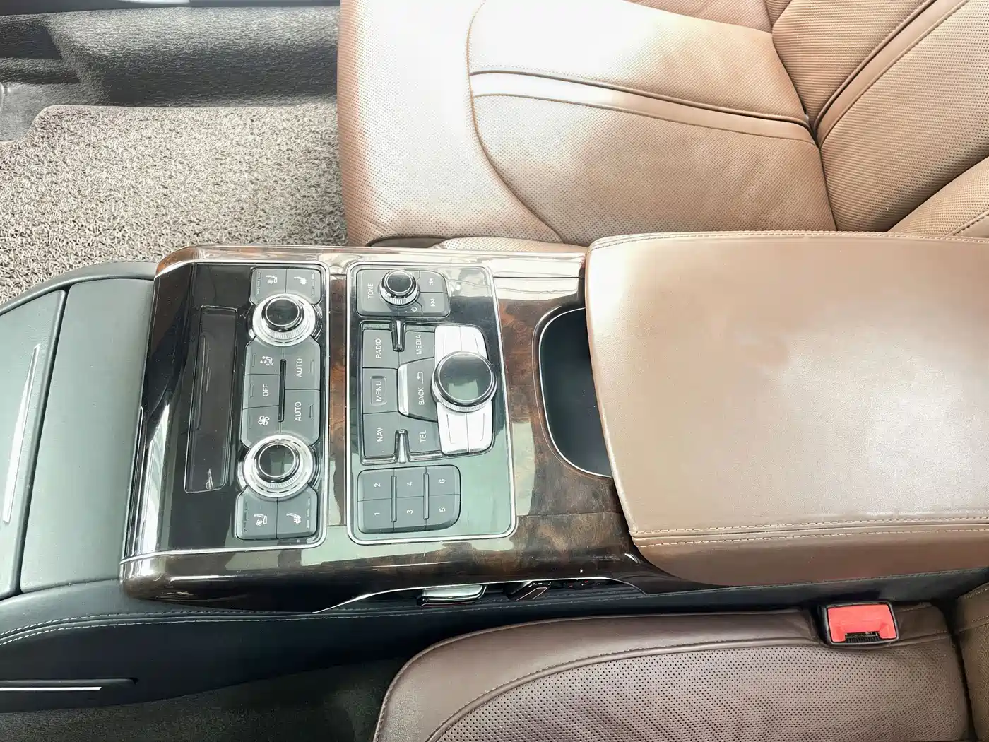 Audi A8 2013 A8L 45 TFSI quattro Exclusive фото 8