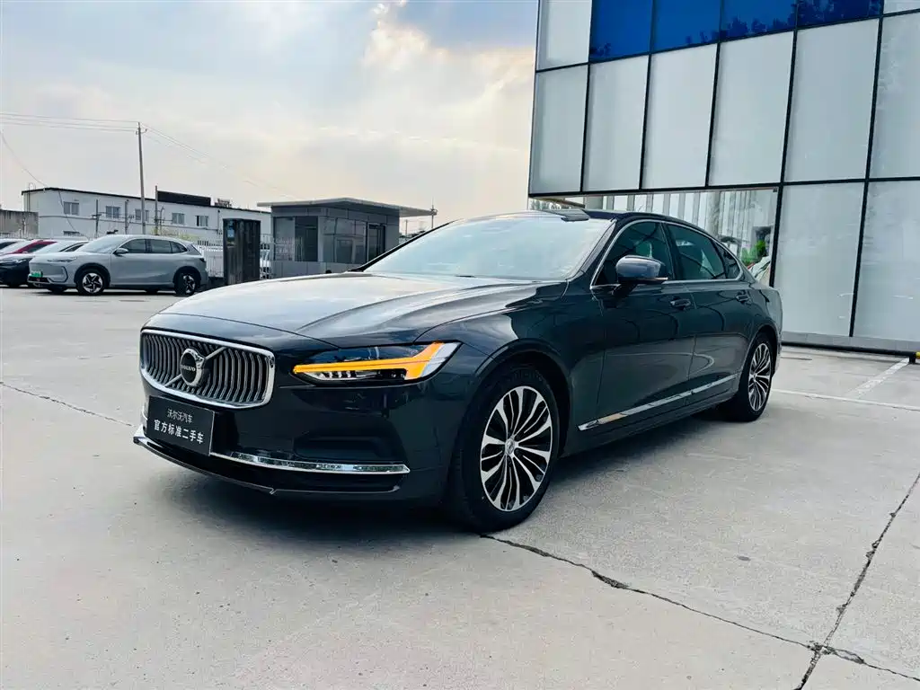 Volvo S90 2024 2024 B5 Momentum Luxury Edition