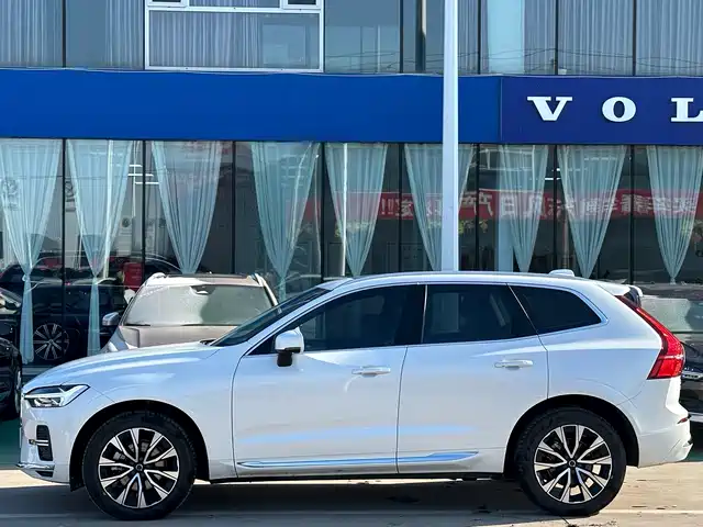 Volvo XC60 2023 B5 AWD Smart Elite Luxury — фото 3
