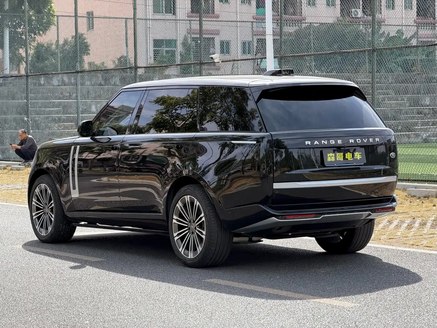 Land Rover Range Rover 2024 3.0 L6 400PS Genesis Extended фото 6