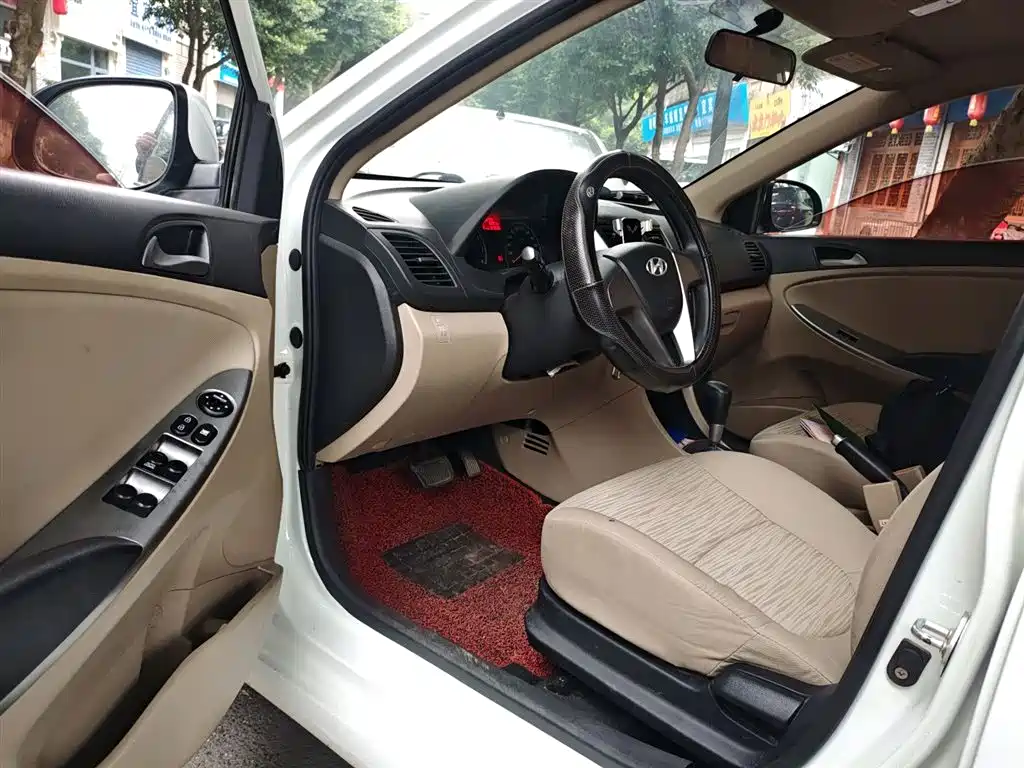 Hyundai Verna 2014 1.4L Automatic Smart GLS фото 14