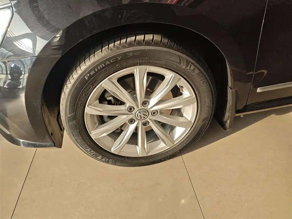Volkswagen Passat 2017 330TSI DSG Prestige фото 23