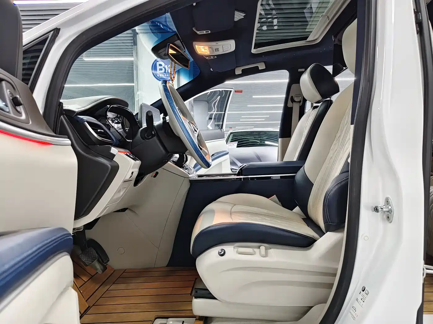 Buick GL8 2021 Land Business Class 652T Luxury фото 4