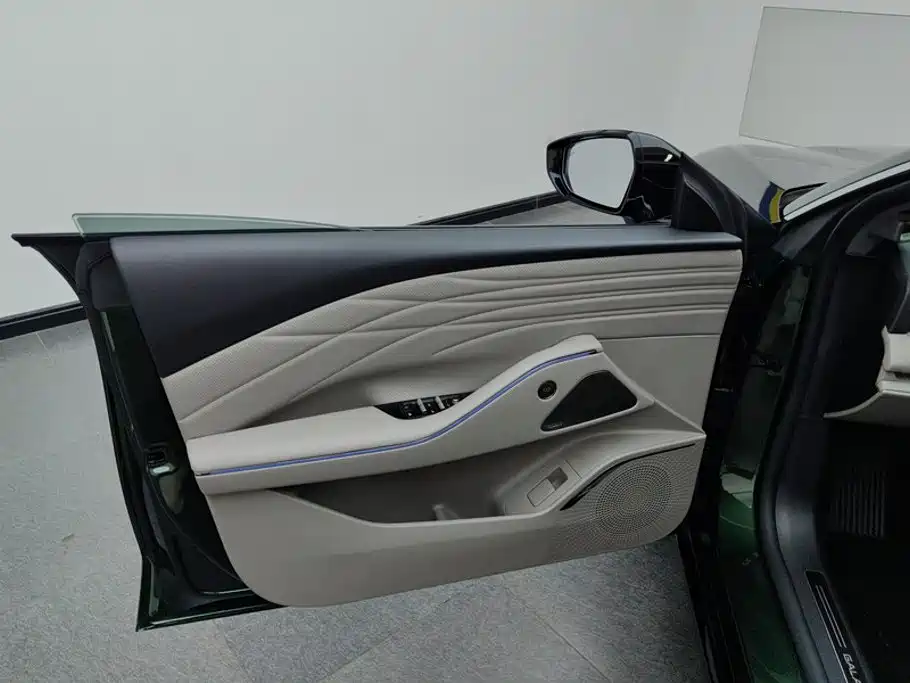 Geely Galaxy Galaxy Xingyao 8 2025 2025 Model 130km EM-i Flagship Edition