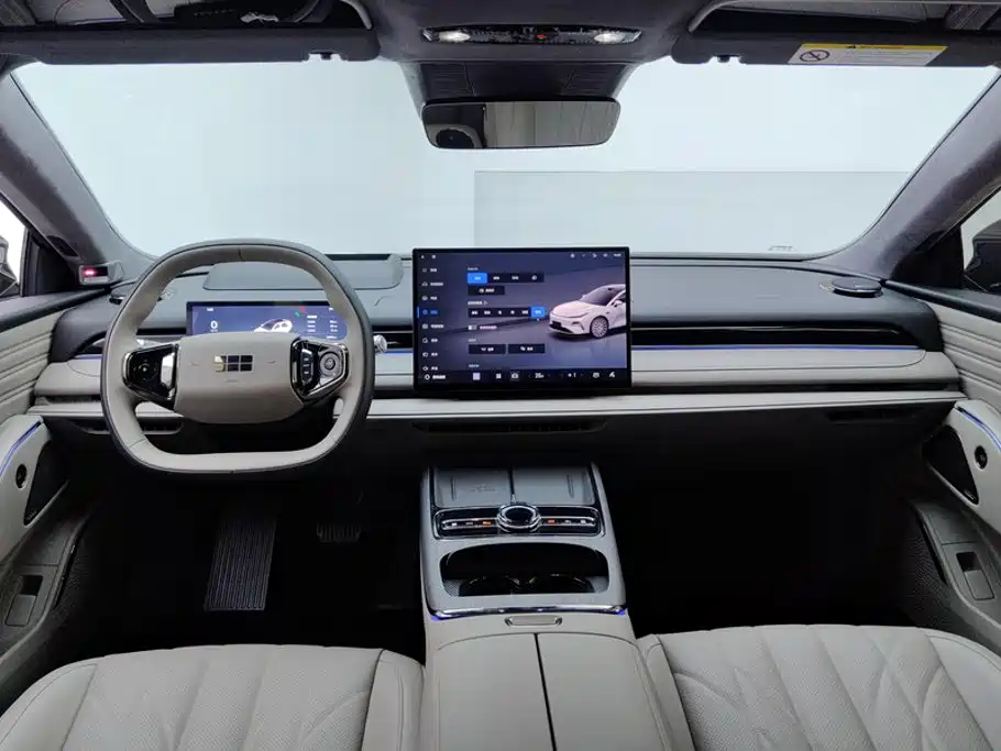 Geely Galaxy Galaxy Xingyao 8 2025 2025 Model 130km EM-i Flagship Edition