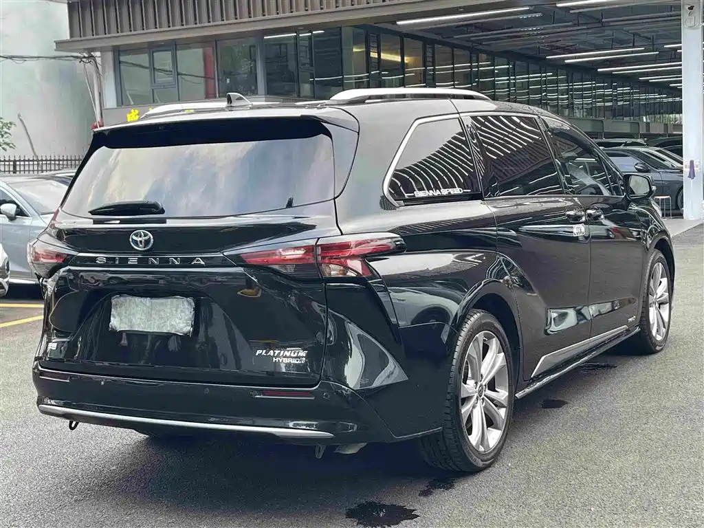Фото 7 - Toyota Sienna