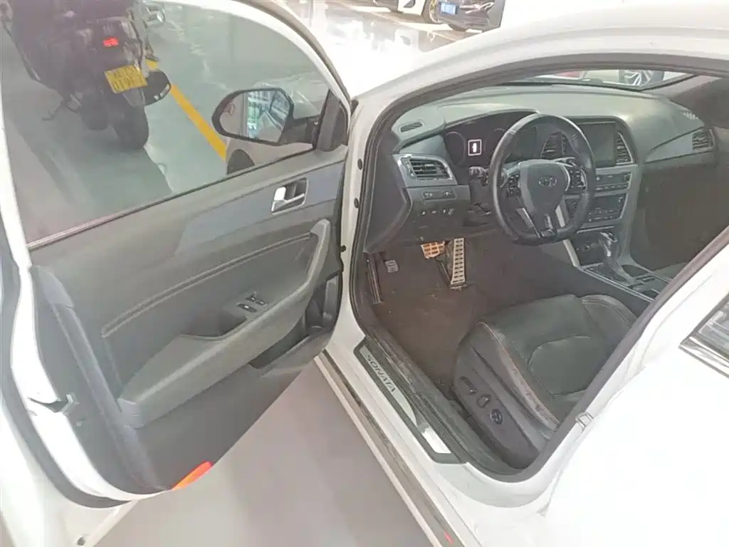 Hyundai Sonata 2015 1.6T GLS Smart фото 16
