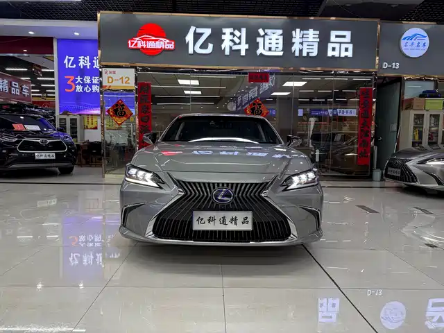 Lexus ES 2018 300h Executive Edition China V — фото 2