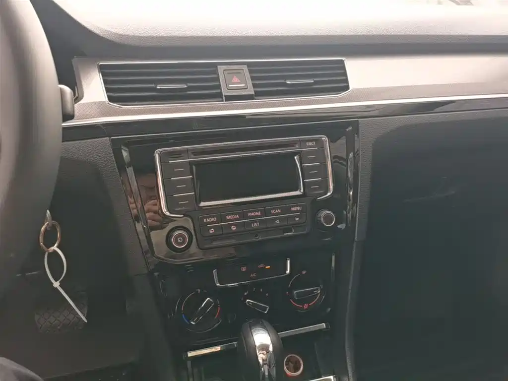 Volkswagen Bora 2018 1.5L Automatic Comfort фото 13