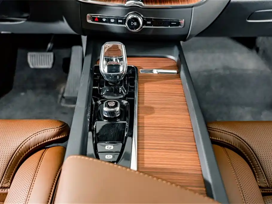 VOLVO XC60 PLUG IN HYBRID