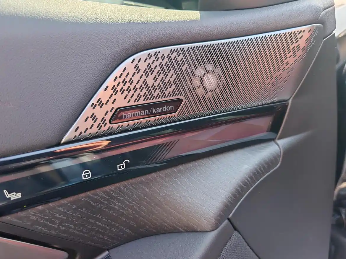 BMW 5 Series 2024 530Li Leading Model Luxury Package фото 12