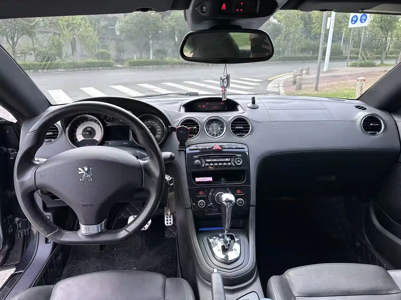 Peugeot RCZ 2013 2014 1.6T Luxury (Dark Style)