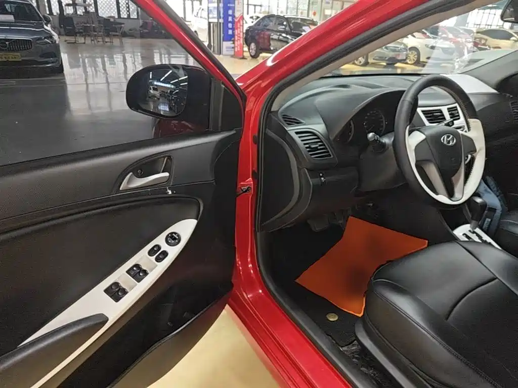 Hyundai Reina 2014 Model 1.4L Automatic GLX фото 16