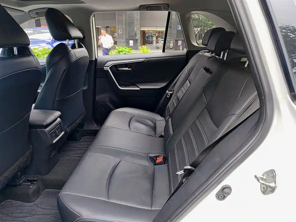 Toyota Wildlander 2021 2.0L CVT 2WD Luxury Edition фото 8